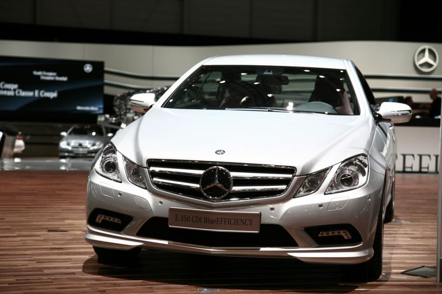  Mercedes-Benz E-Class Coupe 2010 года  (фото 4 из 84)